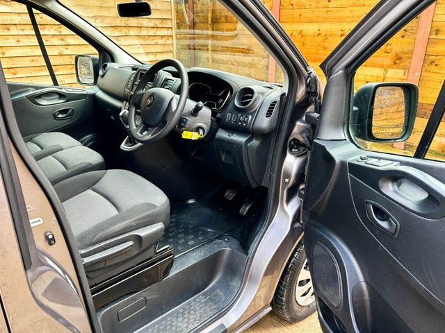2020 RENAULT TRAFIC - Photo 9