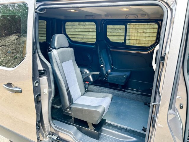 2020 RENAULT TRAFIC - Photo 11