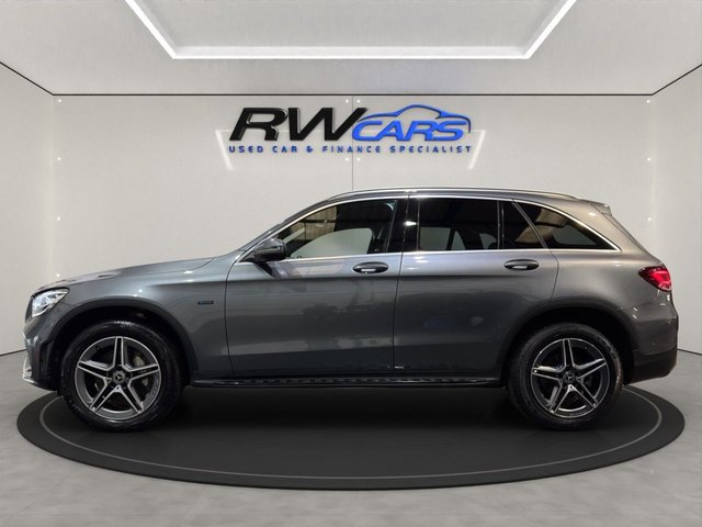 2021 Mercedes-Benz Glc 2L Amg Line 5dr - Photo 2