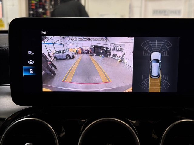 2021 Mercedes-Benz Glc 2L Amg Line 5dr - Photo 11