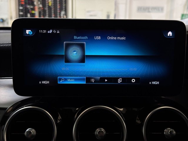 2021 Mercedes-Benz Glc 2L Amg Line 5dr - Photo 12