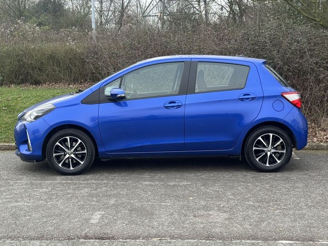 2019 TOYOTA YARIS - Photo 2