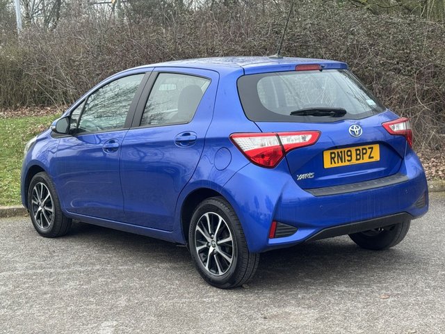 2019 TOYOTA YARIS - Photo 3