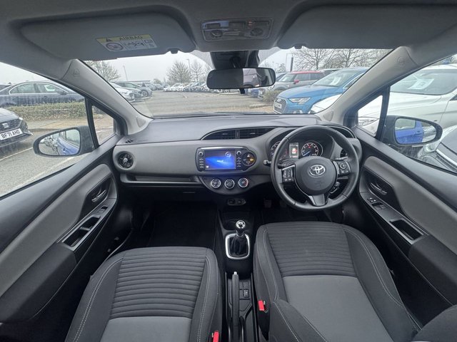 2019 TOYOTA YARIS - Photo 9