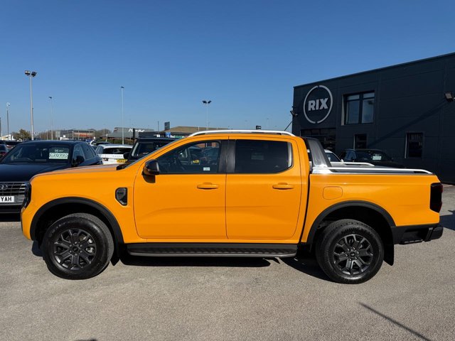 2023 FORD RANGER 2.0 TD EcoBlue Wildtrak Pickup Double Cab 4dr Diesel Auto 4WD Euro 6-1 OWNER FROM NEW FANTASTIC EXAMPLE FINISHED IN CYBER ORANGE-WITH BLACK LEATHER UPHOLSTERY AND ORANGE STITCHING-TOW PACK-ELECTRIC ROLLER SHUTTER-HEATED SEATS AND STEERING WHEEL-BLUETOOTH-CRUISE CONTROL-SATNAV-REVERSE CAMERA-DAB RADIO-CAR PLAY-DUAL ZONE CLIMATE CONTROL - Photo 3