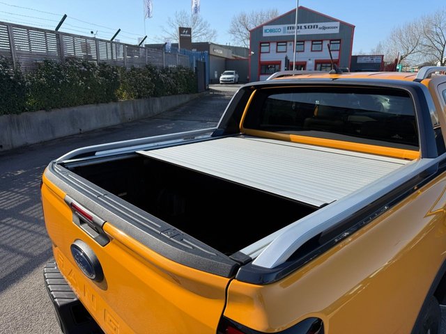 2023 FORD RANGER 2.0 TD EcoBlue Wildtrak Pickup Double Cab 4dr Diesel Auto 4WD Euro 6-1 OWNER FROM NEW FANTASTIC EXAMPLE FINISHED IN CYBER ORANGE-WITH BLACK LEATHER UPHOLSTERY AND ORANGE STITCHING-TOW PACK-ELECTRIC ROLLER SHUTTER-HEATED SEATS AND STEERING WHEEL-BLUETOOTH-CRUISE CONTROL-SATNAV-REVERSE CAMERA-DAB RADIO-CAR PLAY-DUAL ZONE CLIMATE CONTROL - Photo 10