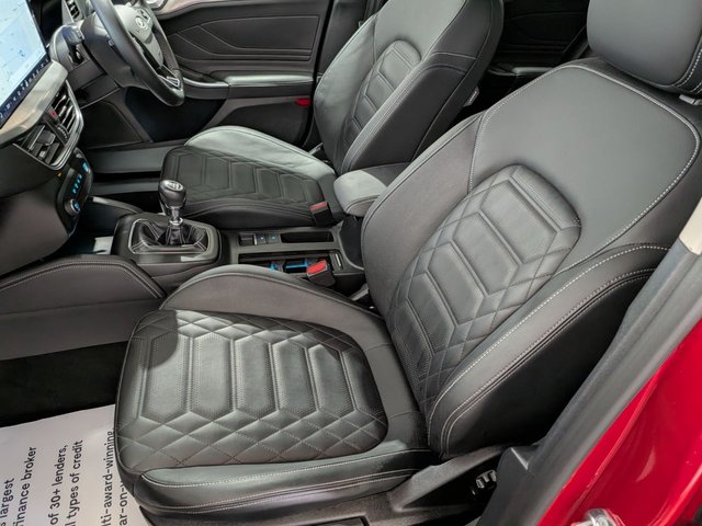 2022 Ford Focus 1L Titanium Vignale 5dr - Photo 4