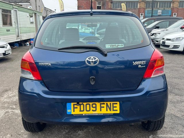 2009 TOYOTA YARIS - Photo 2