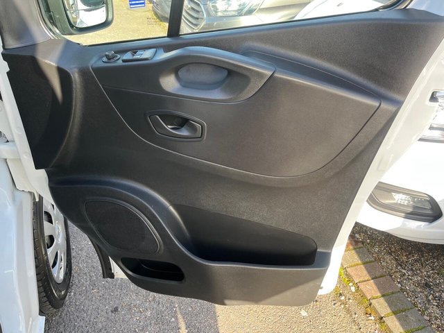 2021 RENAULT TRAFIC - Photo 12