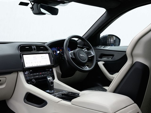 2020 JAGUAR F-PACE - Photo 3