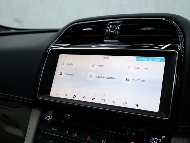 2020 JAGUAR F-PACE - Photo 9