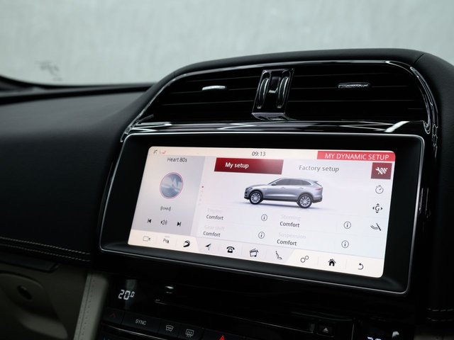 2020 JAGUAR F-PACE - Photo 8