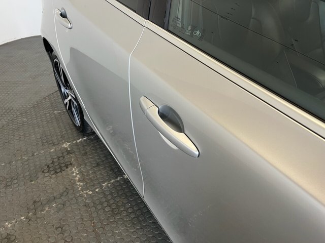 2016 Volvo V40 2L R-Design Pro 5dr - Photo 11