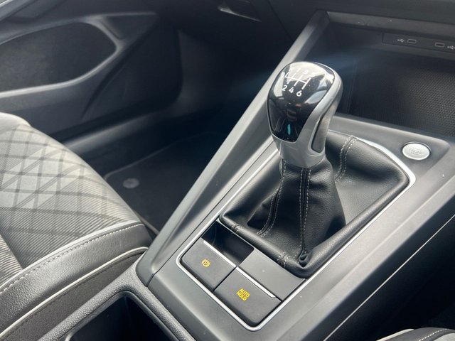 2022 Volkswagen Golf 1.5L R-Line 5dr - Photo 12