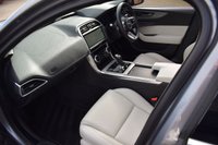 USED 2021 21 JAGUAR XE 2.0 P250i R-Dynamic SE Saloon 4dr Petrol Auto Euro 6 (s/s) (250 ps) PAN ROOF / 1 OWNER / LOW MILES