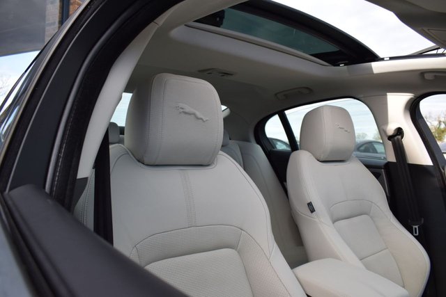 2021 Jaguar Xe 2L R-Dynamic Se 4dr - Photo 5