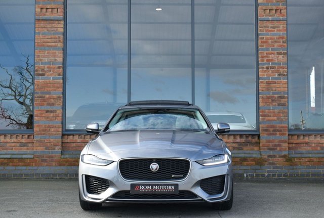 2021 Jaguar Xe 2L R-Dynamic Se 4dr - Photo 4