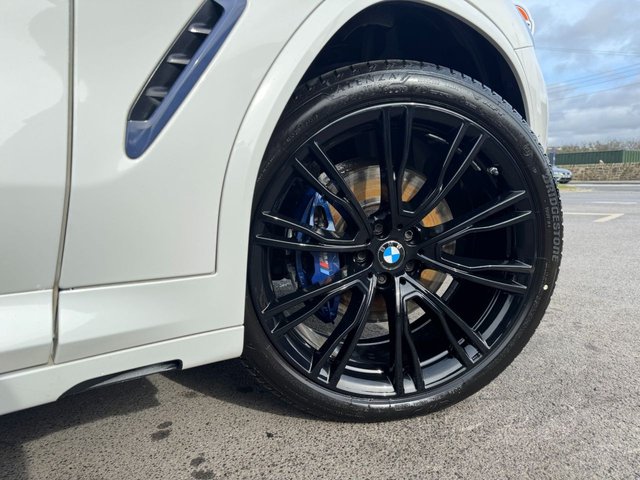 2019 BMW X4 2019 2.0 20d M Sport SUV 5dr Diesel Auto xDrive Euro 6 (s/s) (190 ps) * HUGE SPEC LIST * HARMAN KARDON SOUND * HEATED VERNASCA LEATHER * ADAPTIVE LED LIGHTS * 21" ALLOY WHEELS * REAR CAMERA * AMBIENT LIGHTING * CRUISE CONTROL * FRONT + REAR PARKING SENSORS * 6.5" DISPLAY * M SPORT BRAKING * SUN PROTECTION GLAZING * ALPINE WHITE * M SPORT SUSPENSION * BLUETOOTH * AUTOMATIC TAILGATE * DAB * SAT NAV * STUNNING THROUGHOUT * - Photo 3
