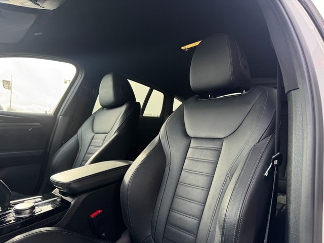 2019 BMW X4 2019 2.0 20d M Sport SUV 5dr Diesel Auto xDrive Euro 6 (s/s) (190 ps) * HUGE SPEC LIST * HARMAN KARDON SOUND * HEATED VERNASCA LEATHER * ADAPTIVE LED LIGHTS * 21" ALLOY WHEELS * REAR CAMERA * AMBIENT LIGHTING * CRUISE CONTROL * FRONT + REAR PARKING SENSORS * 6.5" DISPLAY * M SPORT BRAKING * SUN PROTECTION GLAZING * ALPINE WHITE * M SPORT SUSPENSION * BLUETOOTH * AUTOMATIC TAILGATE * DAB * SAT NAV * STUNNING THROUGHOUT * - Photo 4