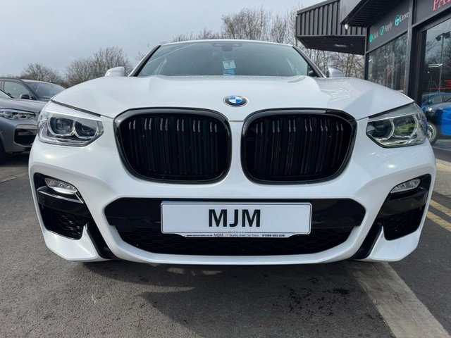 2019 BMW X4 2019 2.0 20d M Sport SUV 5dr Diesel Auto xDrive Euro 6 (s/s) (190 ps) * HUGE SPEC LIST * HARMAN KARDON SOUND * HEATED VERNASCA LEATHER * ADAPTIVE LED LIGHTS * 21" ALLOY WHEELS * REAR CAMERA * AMBIENT LIGHTING * CRUISE CONTROL * FRONT + REAR PARKING SENSORS * 6.5" DISPLAY * M SPORT BRAKING * SUN PROTECTION GLAZING * ALPINE WHITE * M SPORT SUSPENSION * BLUETOOTH * AUTOMATIC TAILGATE * DAB * SAT NAV * STUNNING THROUGHOUT * - Photo 9
