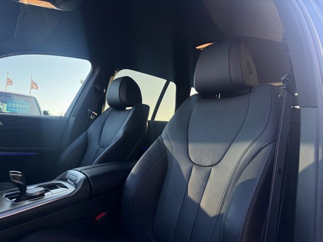 2021 BMW X5 2021 3.0 30d MHT M Sport SUV 5dr Diesel Hybrid Auto xDrive Euro 6 (s/s) (286 ps) * HUGE SPEC LIST * M SPORT PRO PACK * 22" ALLOYS WHEELS * M PERFORMANCE STYLING KIT * RED M SPORT BRAKES * HEATED VERNASCA LEATHER * APPLE CARPLAY * VIRTUAL COCKPIT * 2.5-ZONE CLIMATE CONTROL * ADAPTIVE M SPORT SUSPENSION * LED LIGHTS * REAR CAMERA * BLACK SAPPHIRE * SUN PROTECTION GLAZING * FRONT + REAR PARKING SENSORS * AMBIENT LIGHTING * AUTOMATIC TAILGATE * CRUISE CONTROL * DAB * SAT NAV * STUNNING THROUGHOUT * - Photo 3