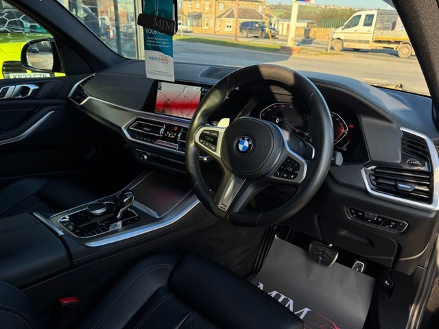 2021 BMW X5 2021 3.0 30d MHT M Sport SUV 5dr Diesel Hybrid Auto xDrive Euro 6 (s/s) (286 ps) * HUGE SPEC LIST * M SPORT PRO PACK * 22" ALLOYS WHEELS * M PERFORMANCE STYLING KIT * RED M SPORT BRAKES * HEATED VERNASCA LEATHER * APPLE CARPLAY * VIRTUAL COCKPIT * 2.5-ZONE CLIMATE CONTROL * ADAPTIVE M SPORT SUSPENSION * LED LIGHTS * REAR CAMERA * BLACK SAPPHIRE * SUN PROTECTION GLAZING * FRONT + REAR PARKING SENSORS * AMBIENT LIGHTING * AUTOMATIC TAILGATE * CRUISE CONTROL * DAB * SAT NAV * STUNNING THROUGHOUT * - Photo 4