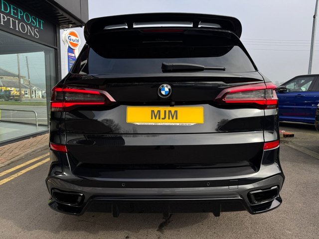 2021 BMW X5 2021 3.0 30d MHT M Sport SUV 5dr Diesel Hybrid Auto xDrive Euro 6 (s/s) (286 ps) * HUGE SPEC LIST * M SPORT PRO PACK * 22" ALLOYS WHEELS * M PERFORMANCE STYLING KIT * RED M SPORT BRAKES * HEATED VERNASCA LEATHER * APPLE CARPLAY * VIRTUAL COCKPIT * 2.5-ZONE CLIMATE CONTROL * ADAPTIVE M SPORT SUSPENSION * LED LIGHTS * REAR CAMERA * BLACK SAPPHIRE * SUN PROTECTION GLAZING * FRONT + REAR PARKING SENSORS * AMBIENT LIGHTING * AUTOMATIC TAILGATE * CRUISE CONTROL * DAB * SAT NAV * STUNNING THROUGHOUT * - Photo 8