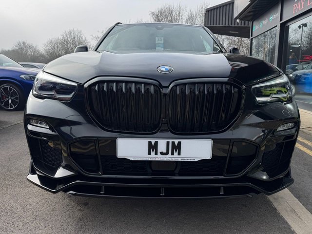 2021 BMW X5 2021 3.0 30d MHT M Sport SUV 5dr Diesel Hybrid Auto xDrive Euro 6 (s/s) (286 ps) * HUGE SPEC LIST * M SPORT PRO PACK * 22" ALLOYS WHEELS * M PERFORMANCE STYLING KIT * RED M SPORT BRAKES * HEATED VERNASCA LEATHER * APPLE CARPLAY * VIRTUAL COCKPIT * 2.5-ZONE CLIMATE CONTROL * ADAPTIVE M SPORT SUSPENSION * LED LIGHTS * REAR CAMERA * BLACK SAPPHIRE * SUN PROTECTION GLAZING * FRONT + REAR PARKING SENSORS * AMBIENT LIGHTING * AUTOMATIC TAILGATE * CRUISE CONTROL * DAB * SAT NAV * STUNNING THROUGHOUT * - Photo 9
