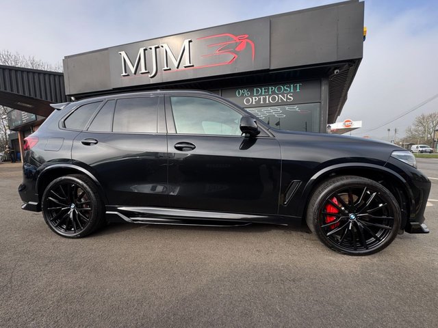 2021 BMW X5 2021 3.0 30d MHT M Sport SUV 5dr Diesel Hybrid Auto xDrive Euro 6 (s/s) (286 ps) * HUGE SPEC LIST * M SPORT PRO PACK * 22" ALLOYS WHEELS * M PERFORMANCE STYLING KIT * RED M SPORT BRAKES * HEATED VERNASCA LEATHER * APPLE CARPLAY * VIRTUAL COCKPIT * 2.5-ZONE CLIMATE CONTROL * ADAPTIVE M SPORT SUSPENSION * LED LIGHTS * REAR CAMERA * BLACK SAPPHIRE * SUN PROTECTION GLAZING * FRONT + REAR PARKING SENSORS * AMBIENT LIGHTING * AUTOMATIC TAILGATE * CRUISE CONTROL * DAB * SAT NAV * STUNNING THROUGHOUT * - Photo 10
