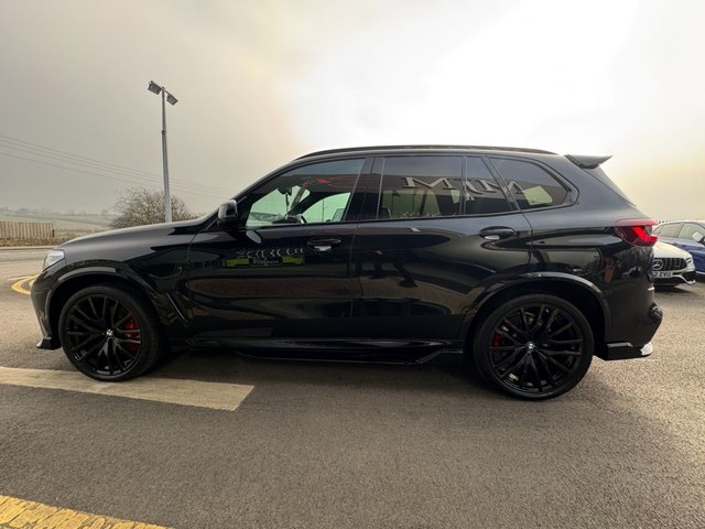 2021 BMW X5 2021 3.0 30d MHT M Sport SUV 5dr Diesel Hybrid Auto xDrive Euro 6 (s/s) (286 ps) * HUGE SPEC LIST * M SPORT PRO PACK * 22" ALLOYS WHEELS * M PERFORMANCE STYLING KIT * RED M SPORT BRAKES * HEATED VERNASCA LEATHER * APPLE CARPLAY * VIRTUAL COCKPIT * 2.5-ZONE CLIMATE CONTROL * ADAPTIVE M SPORT SUSPENSION * LED LIGHTS * REAR CAMERA * BLACK SAPPHIRE * SUN PROTECTION GLAZING * FRONT + REAR PARKING SENSORS * AMBIENT LIGHTING * AUTOMATIC TAILGATE * CRUISE CONTROL * DAB * SAT NAV * STUNNING THROUGHOUT * - Photo 11