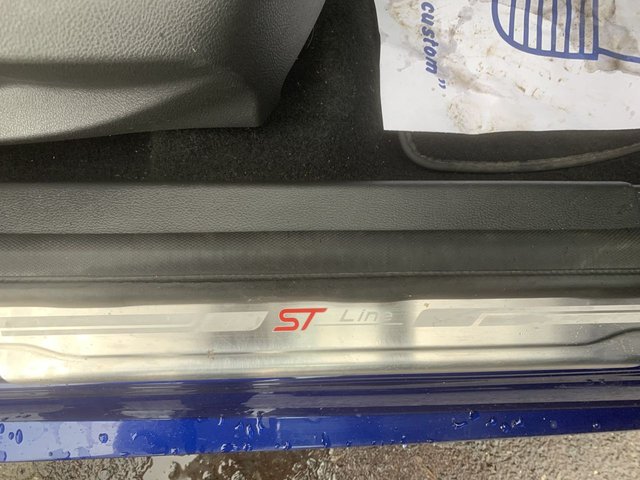 2018 FORD FOCUS 1.0T EcoBoost ST-Line Hatchback 5dr Petrol Manual Euro 6 (s/s) (140 ps) - Photo 12