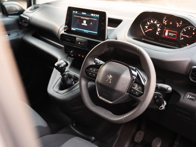 PEUGEOT PARTNER 1.5 BlueHDi 1000 Professional Premium Standard Panel Van 5dr Diesel Manual SWB Euro 6 (100 bhp) - Photo 6