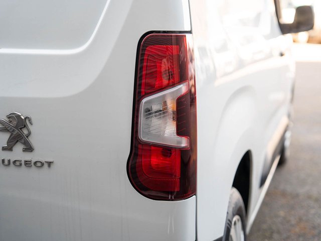 PEUGEOT PARTNER 1.5 BlueHDi 1000 Professional Premium Standard Panel Van 5dr Diesel Manual SWB Euro 6 (100 bhp) - Photo 9
