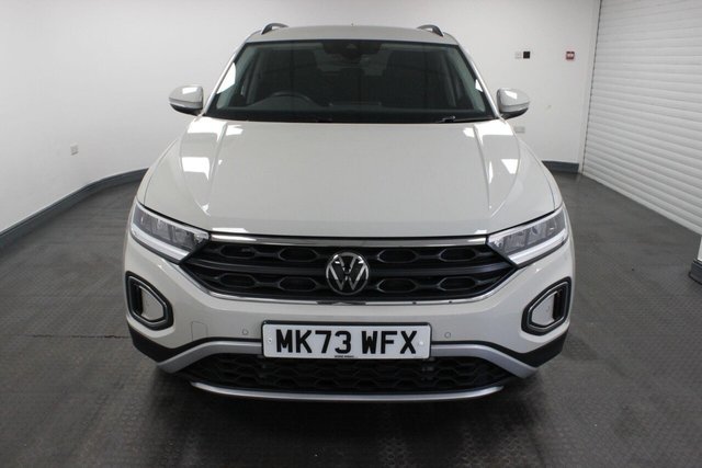 2023 VOLKSWAGEN T-ROC - Photo 2