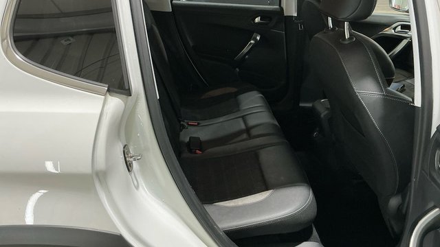 2017 PEUGEOT 2008 1.6 BlueHDi Allure SUV 5dr Diesel Manual Euro 6 (100 ps) - Photo 10