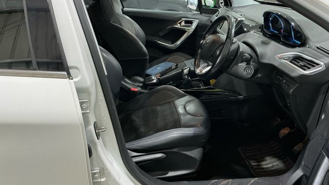 2017 PEUGEOT 2008 1.6 BlueHDi Allure SUV 5dr Diesel Manual Euro 6 (100 ps) - Photo 9