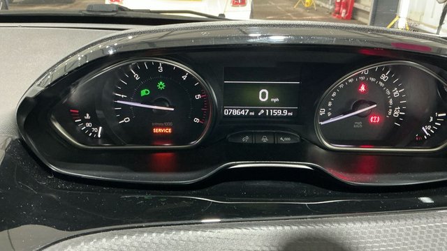 2017 PEUGEOT 2008 1.6 BlueHDi Allure SUV 5dr Diesel Manual Euro 6 (100 ps) - Photo 8