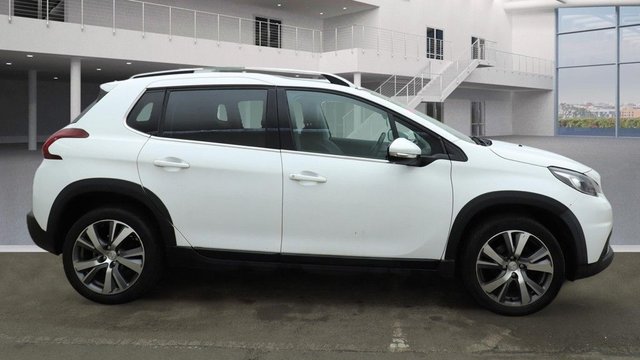 2017 PEUGEOT 2008 1.6 BlueHDi Allure SUV 5dr Diesel Manual Euro 6 (100 ps) - Photo 3