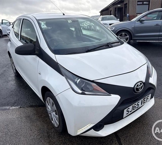 2015 AYGO 1.0 VVT I X HATCHBACK 5DR PETROL MANUAL EURO 5 EURO 5... photo