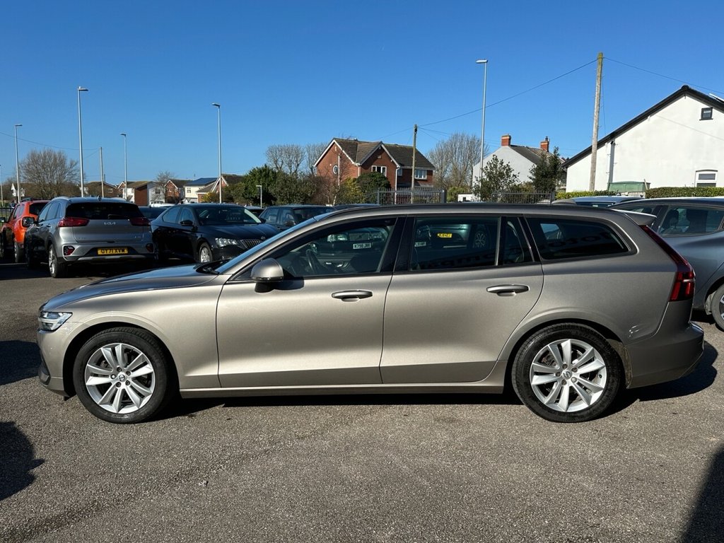 USED 2018 68 VOLVO V60 2.0 D4 Momentum Estate 5dr Diesel Auto Euro 6 (s/s) (190 ps) Navigation Lane Assist High Spec