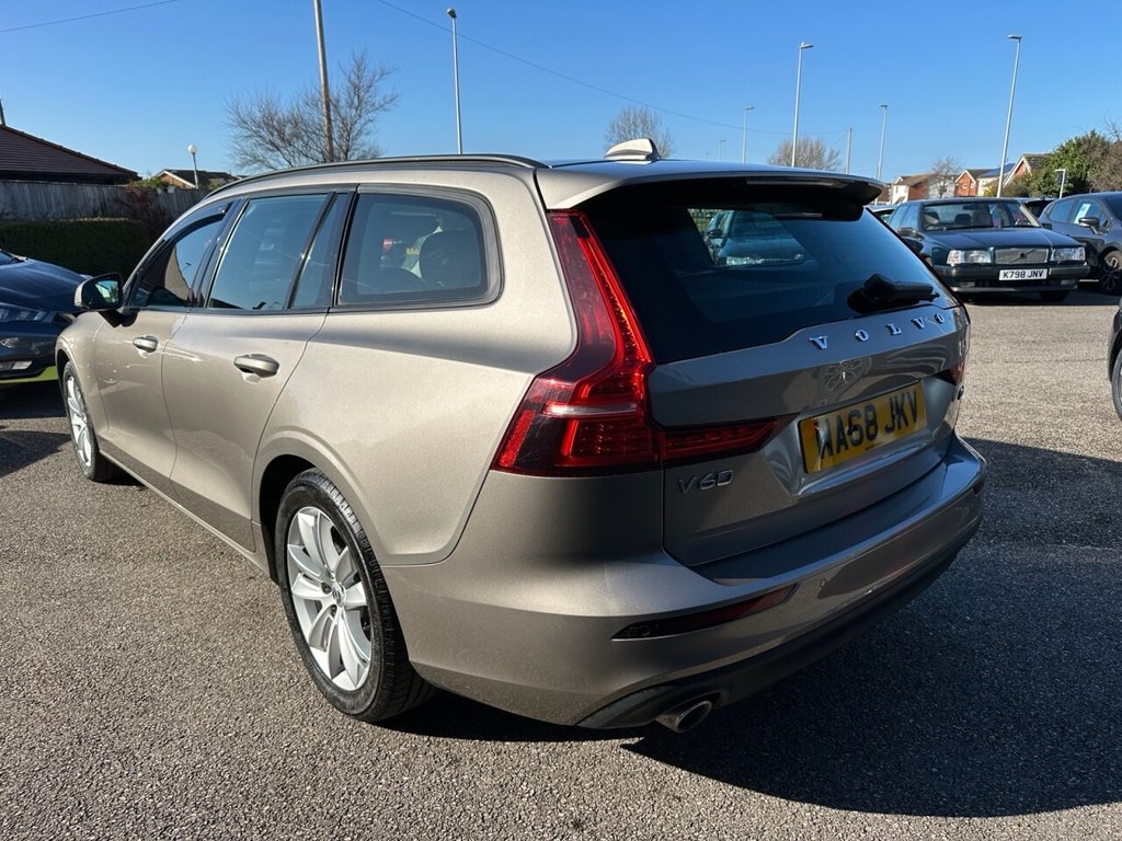 USED 2018 68 VOLVO V60 2.0 D4 Momentum Estate 5dr Diesel Auto Euro 6 (s/s) (190 ps) Navigation Lane Assist High Spec