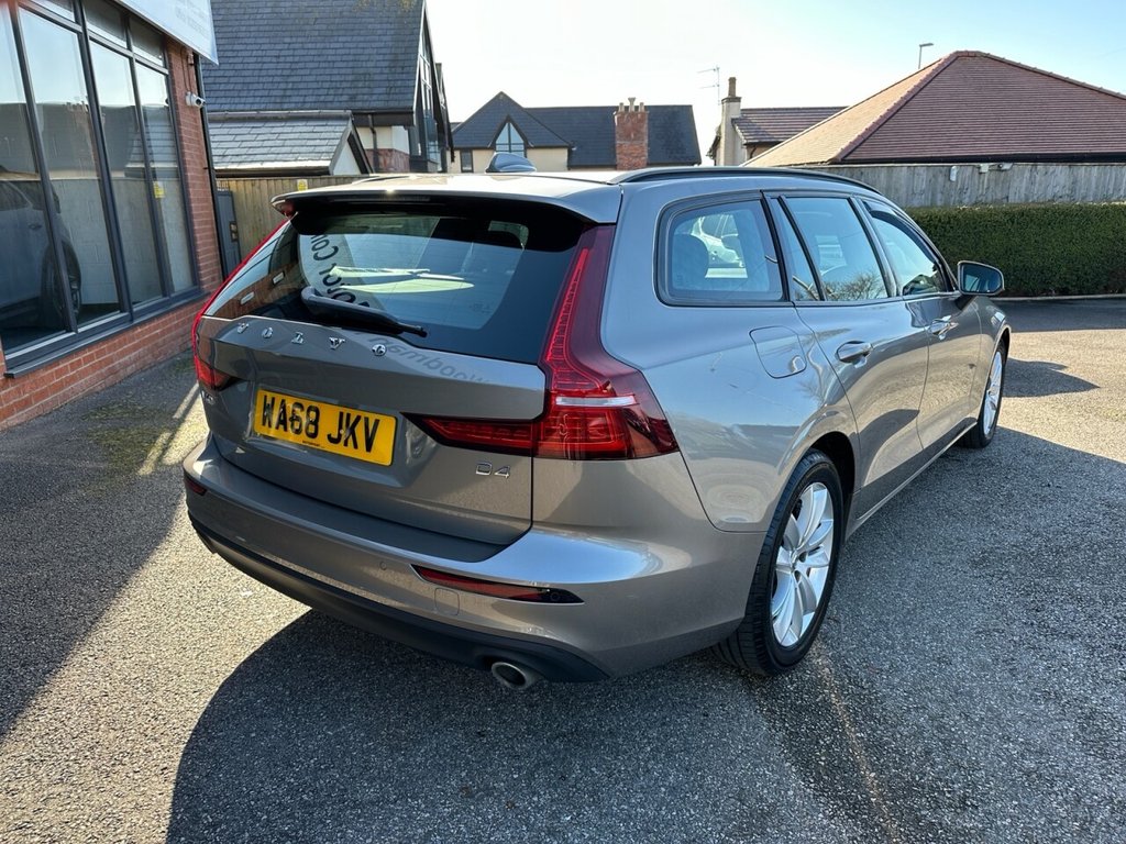 USED 2018 68 VOLVO V60 2.0 D4 Momentum Estate 5dr Diesel Auto Euro 6 (s/s) (190 ps) Navigation Lane Assist High Spec