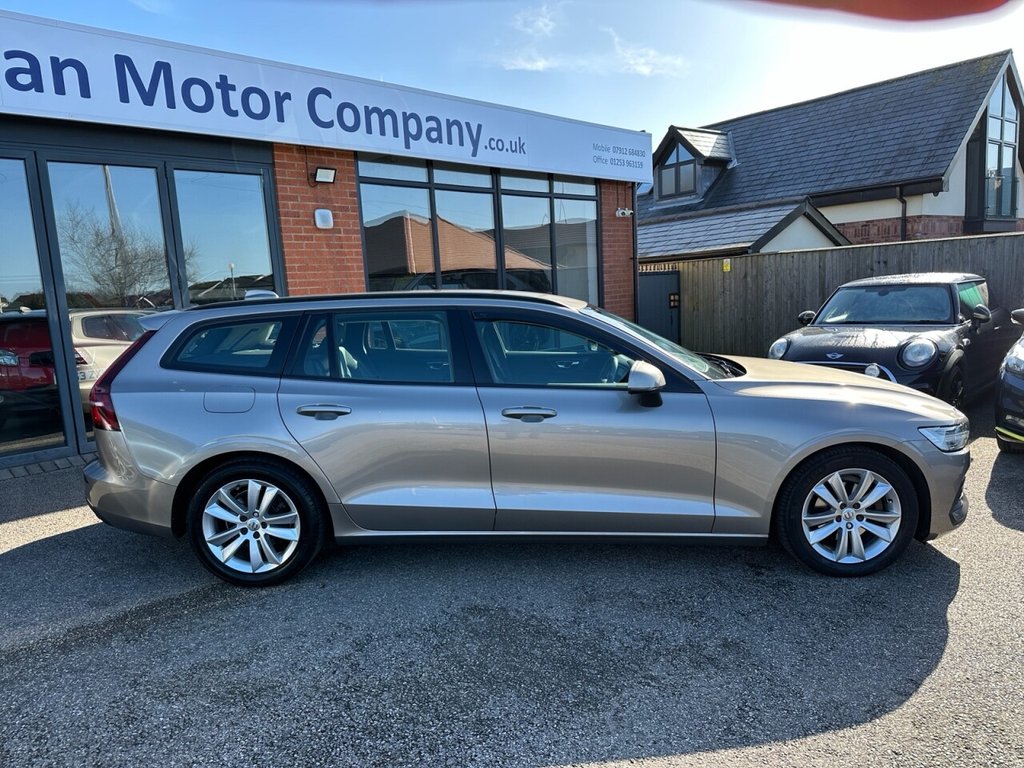 USED 2018 68 VOLVO V60 2.0 D4 Momentum Estate 5dr Diesel Auto Euro 6 (s/s) (190 ps) Navigation Lane Assist High Spec