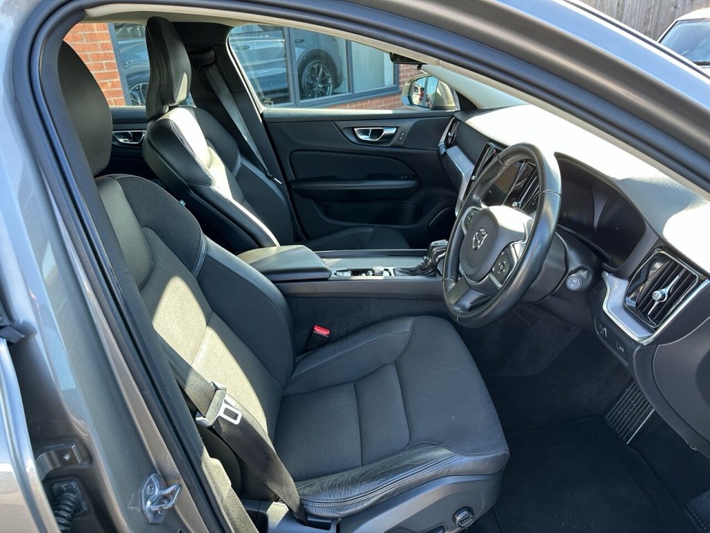 USED 2018 68 VOLVO V60 2.0 D4 Momentum Estate 5dr Diesel Auto Euro 6 (s/s) (190 ps) Navigation Lane Assist High Spec