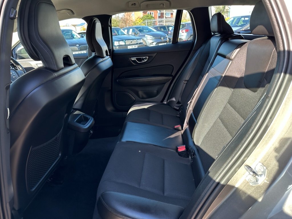USED 2018 68 VOLVO V60 2.0 D4 Momentum Estate 5dr Diesel Auto Euro 6 (s/s) (190 ps) Navigation Lane Assist High Spec
