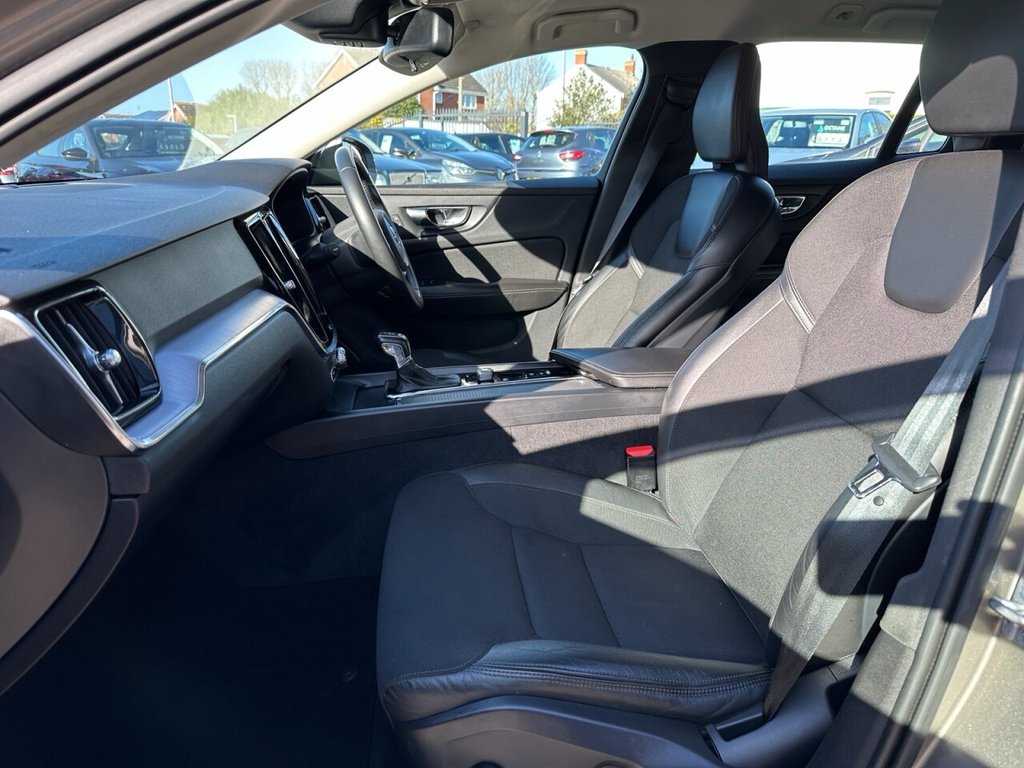 USED 2018 68 VOLVO V60 2.0 D4 Momentum Estate 5dr Diesel Auto Euro 6 (s/s) (190 ps) Navigation Lane Assist High Spec