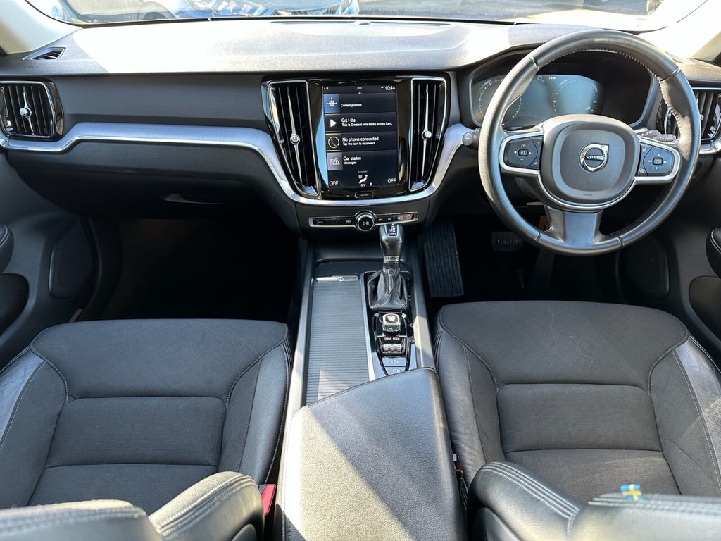 USED 2018 68 VOLVO V60 2.0 D4 Momentum Estate 5dr Diesel Auto Euro 6 (s/s) (190 ps) Navigation Lane Assist High Spec