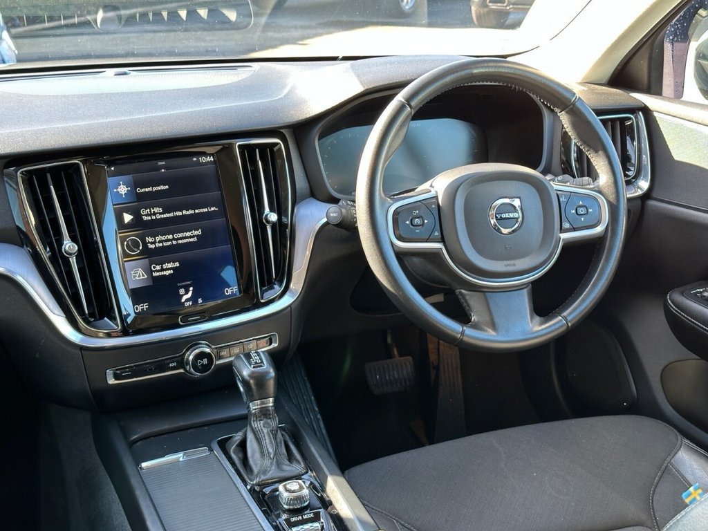 USED 2018 68 VOLVO V60 2.0 D4 Momentum Estate 5dr Diesel Auto Euro 6 (s/s) (190 ps) Navigation Lane Assist High Spec