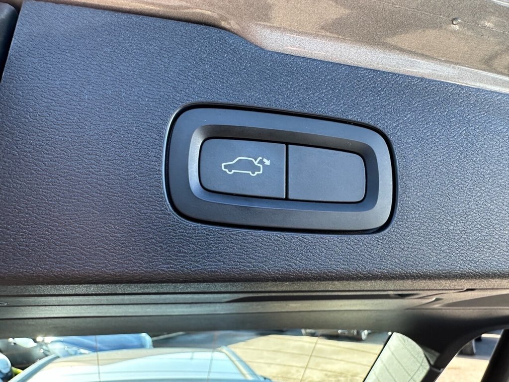 USED 2018 68 VOLVO V60 2.0 D4 Momentum Estate 5dr Diesel Auto Euro 6 (s/s) (190 ps) Navigation Lane Assist High Spec