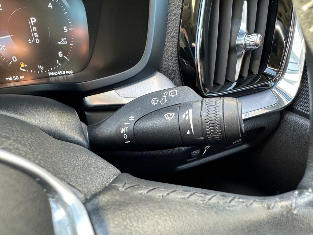 USED 2018 68 VOLVO V60 2.0 D4 Momentum Estate 5dr Diesel Auto Euro 6 (s/s) (190 ps) Navigation Lane Assist High Spec
